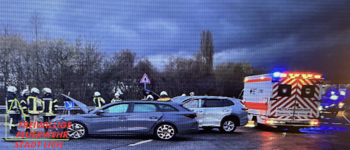 Verkehrsunfall – Person eingeschlossen